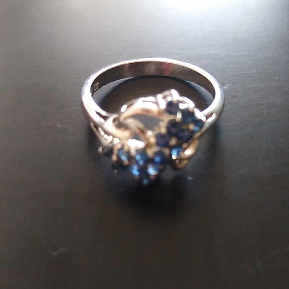 Size 8 Asymmetrical Sapphire Floral Design .925